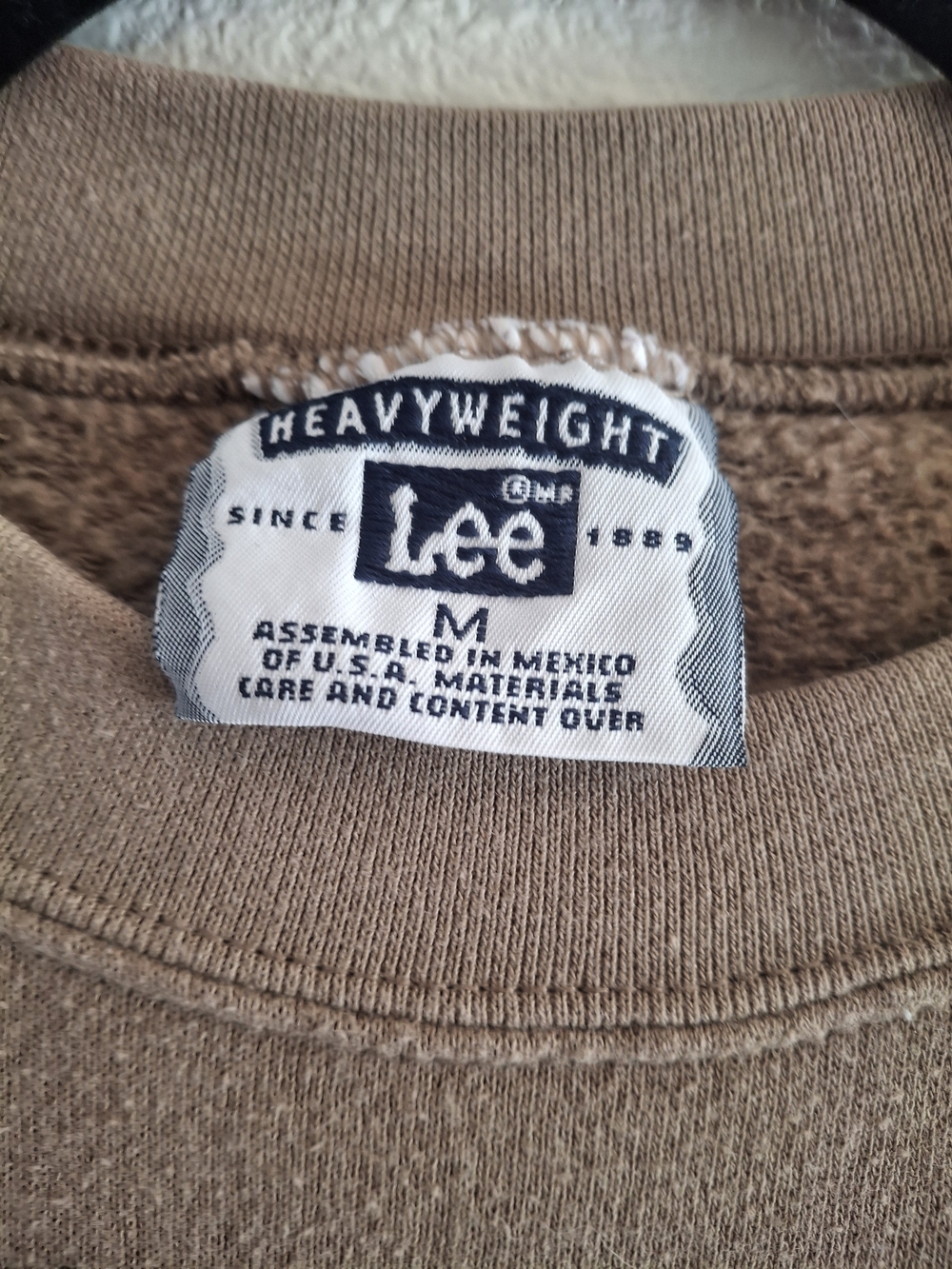 Vintage Lee Taupe Crewneck Sweatshirt with Wolf Graphic - Picture 3 of 3